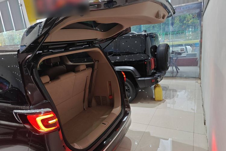 Used Buick GL8 2021 ES Land Cruiser 653T Luxury Edition Trunk