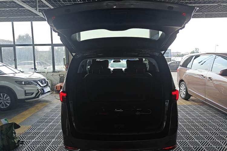 Used Buick GL8 2021 Land Cruiser Executive Class 652T Luxury Model Trunk