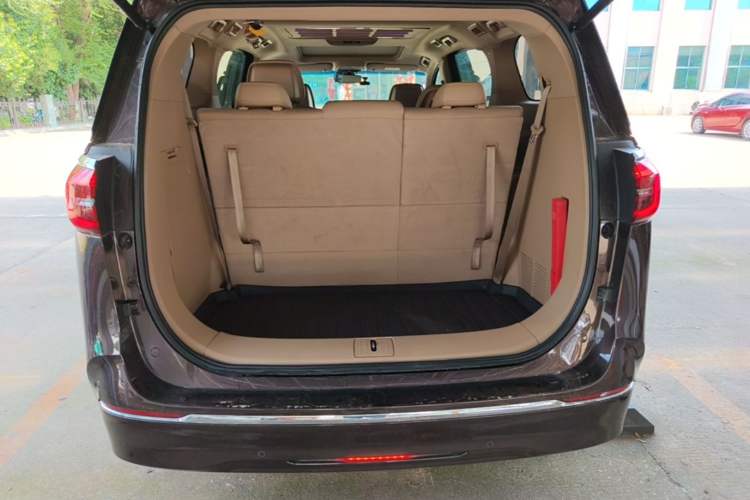 Used Buick GL8 2021 ES Land Cruiser 653T Luxury Edition Trunk