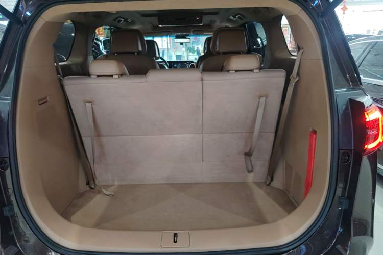 Used Buick GL8 2021 ES Land Cruiser 653T Luxury Edition Trunk