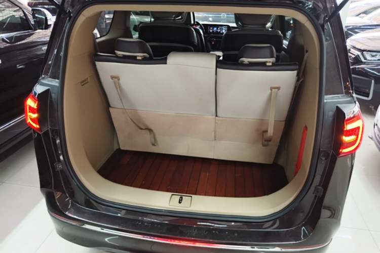 Used Buick GL8 2021 ES Land Cruiser 653T Luxury Edition Trunk