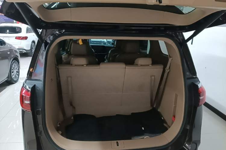 Used Buick GL8 2021 ES Land Cruiser 653T Luxury Edition Trunk