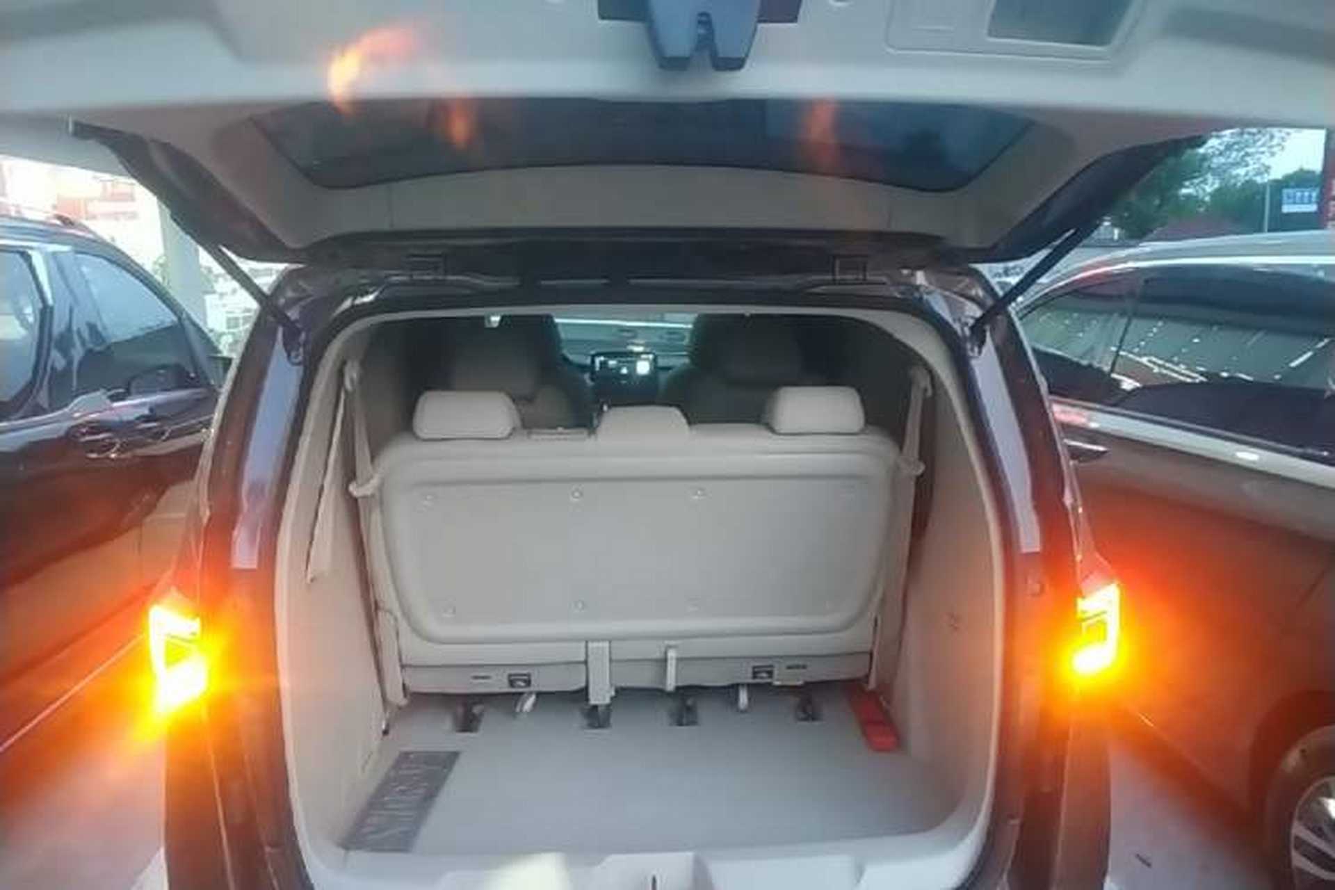 Used Buick GL8 2021 Land Cruiser Executive Class 652T Luxury Model Trunk