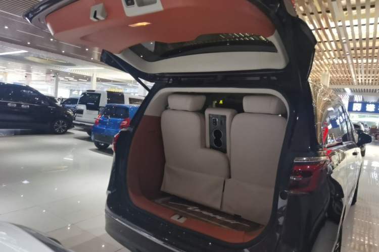Used Buick GL8 2021 ES Landtrek 653T Comfort Edition Trunk