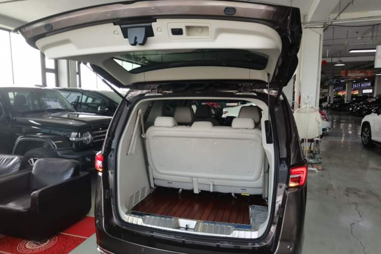 Used Buick GL8 2021 Land Cruiser Executive 652T Premium Model Trunk