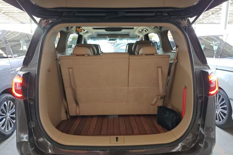 Used Buick GL8 2021 ES Land Cruiser 653T Luxury Edition Trunk