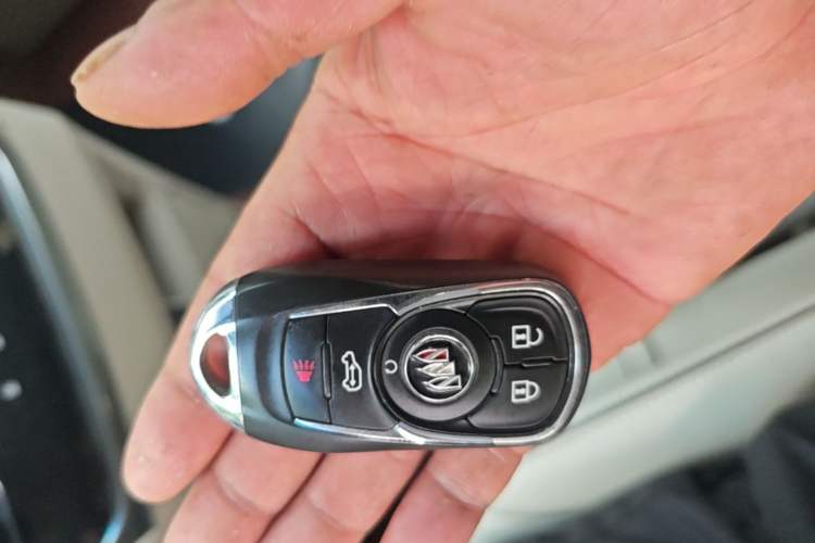 Used Buick GL8 2021 Land Cruiser Executive Class 652T Smart Luxury Model Vehicle Key