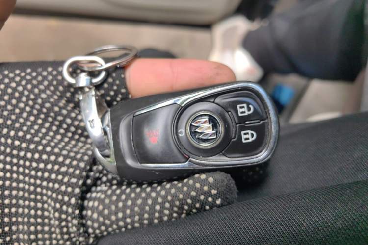 Used Buick GL8 2021 Land Cruiser Executive Class 652T Comfort Model Vehicle Key