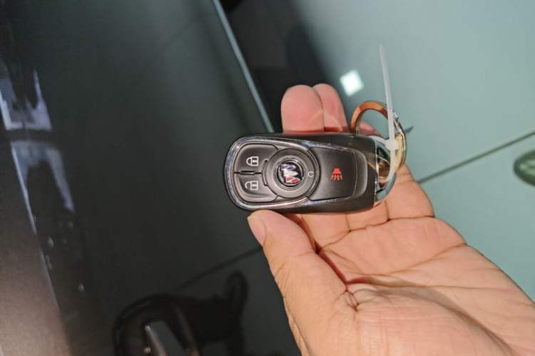 Used Buick GL8 2021 Land Cruiser Executive Class 652T Comfort Model Vehicle Key