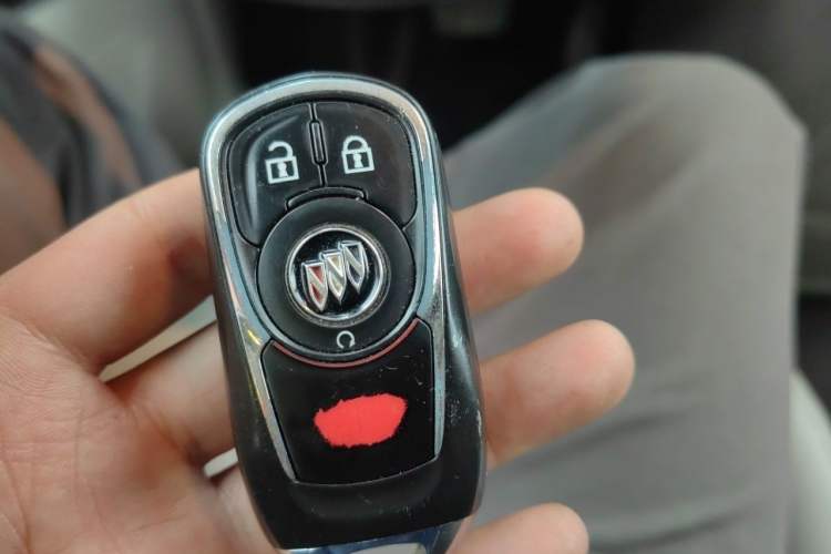 Used Buick GL8 2021 Land Cruiser Executive Class 652T Comfort Model Vehicle Key