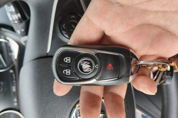 Used Buick GL8 2021 Land Cruiser Executive Class 652T Comfort Model Vehicle Key