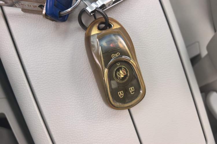 Used Buick GL8 2021 Land Cruiser Executive Class 652T Luxury Model Vehicle Key