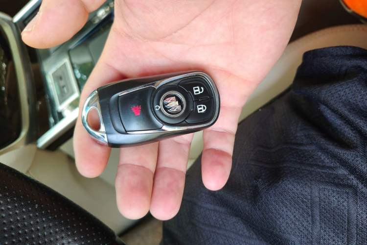 Used Buick GL8 2021 Land Cruiser Executive Class 652T Comfort Model Vehicle Key