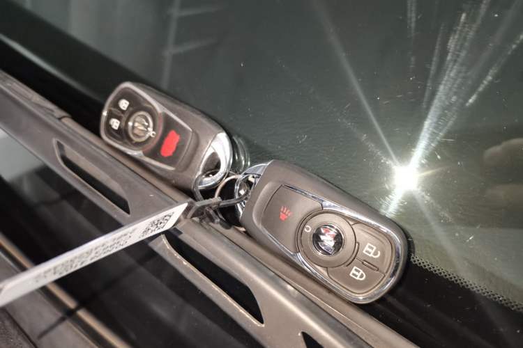 Used Buick GL8 2021 Land Cruiser Executive Class 652T Comfort Model Vehicle Key