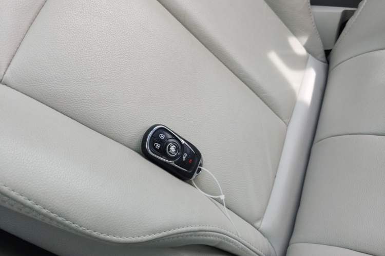 Used Buick GL8 2021 Land Cruiser Executive Class 652T Luxury Model Vehicle Key