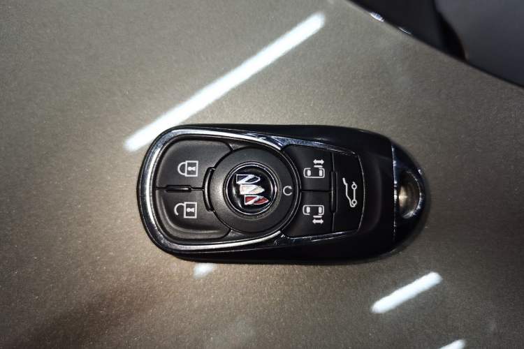 Used Buick GL8 2021 ES Landtrek 653T Luxury Model Vehicle Key
