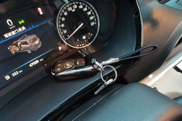 Used Buick GL8 2021 Land Cruiser Executive Class 652T Luxury Model Vehicle Key
