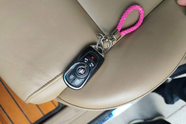 Used Buick GL8 2021 ES Land Cruiser 653T Luxury Edition Vehicle Key