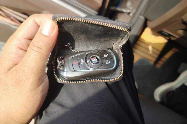 Used Buick GL8 2021 Land Cruiser Executive Class 652T Luxury Model Vehicle Key