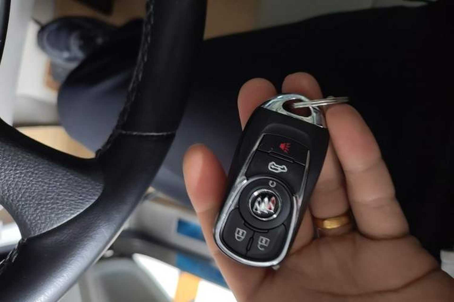 Used Buick GL8 2021 Land Cruiser Executive Class 652T Luxury Model Vehicle Key