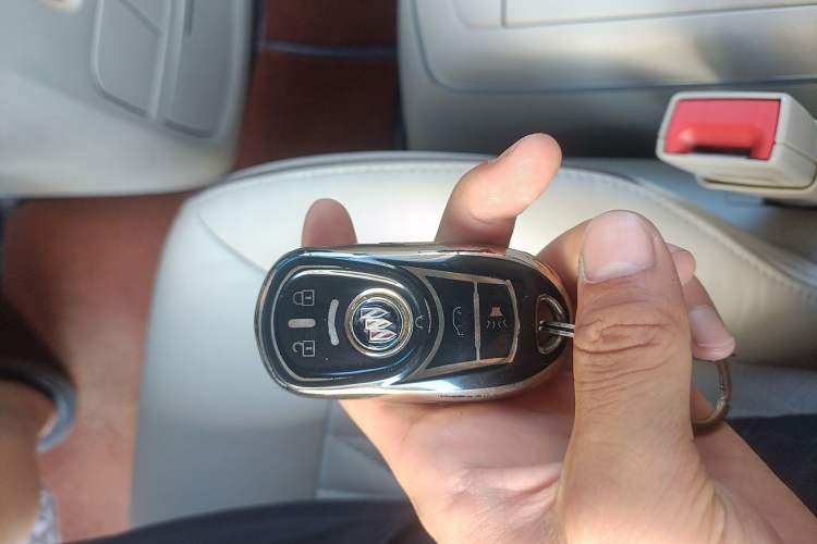 Used Buick GL8 2021 Land Cruiser Executive Class 652T Luxury Model Vehicle Key