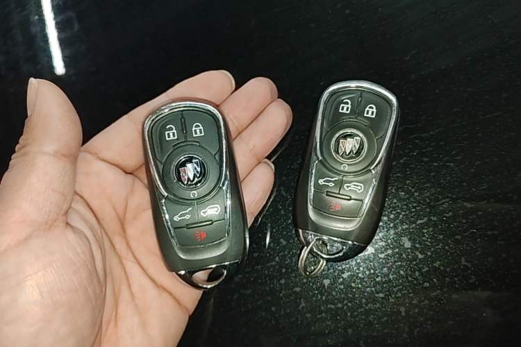 Used Buick GL8 2021 Land Cruiser Executive 652T Premium Model Vehicle Key