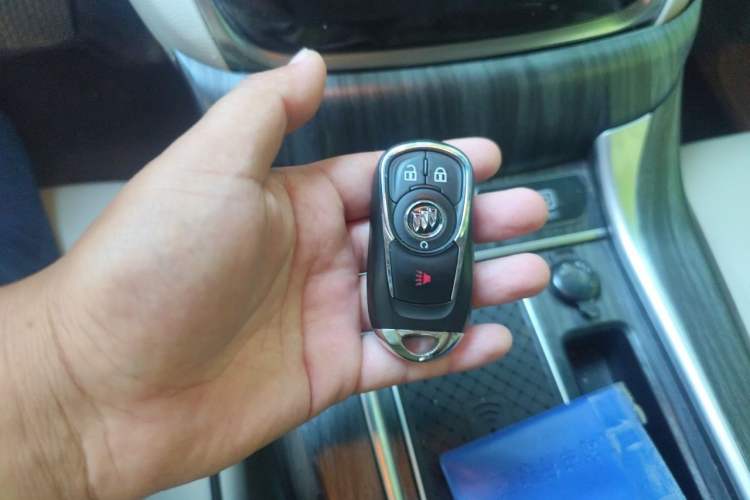 Used Buick GL8 2021 Land Cruiser Executive Class 652T Comfort Model Vehicle Key
