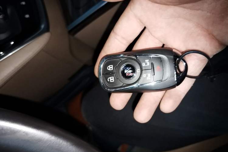 Used Buick GL8 2021 ES Land Cruiser 653T Luxury Edition Vehicle Key