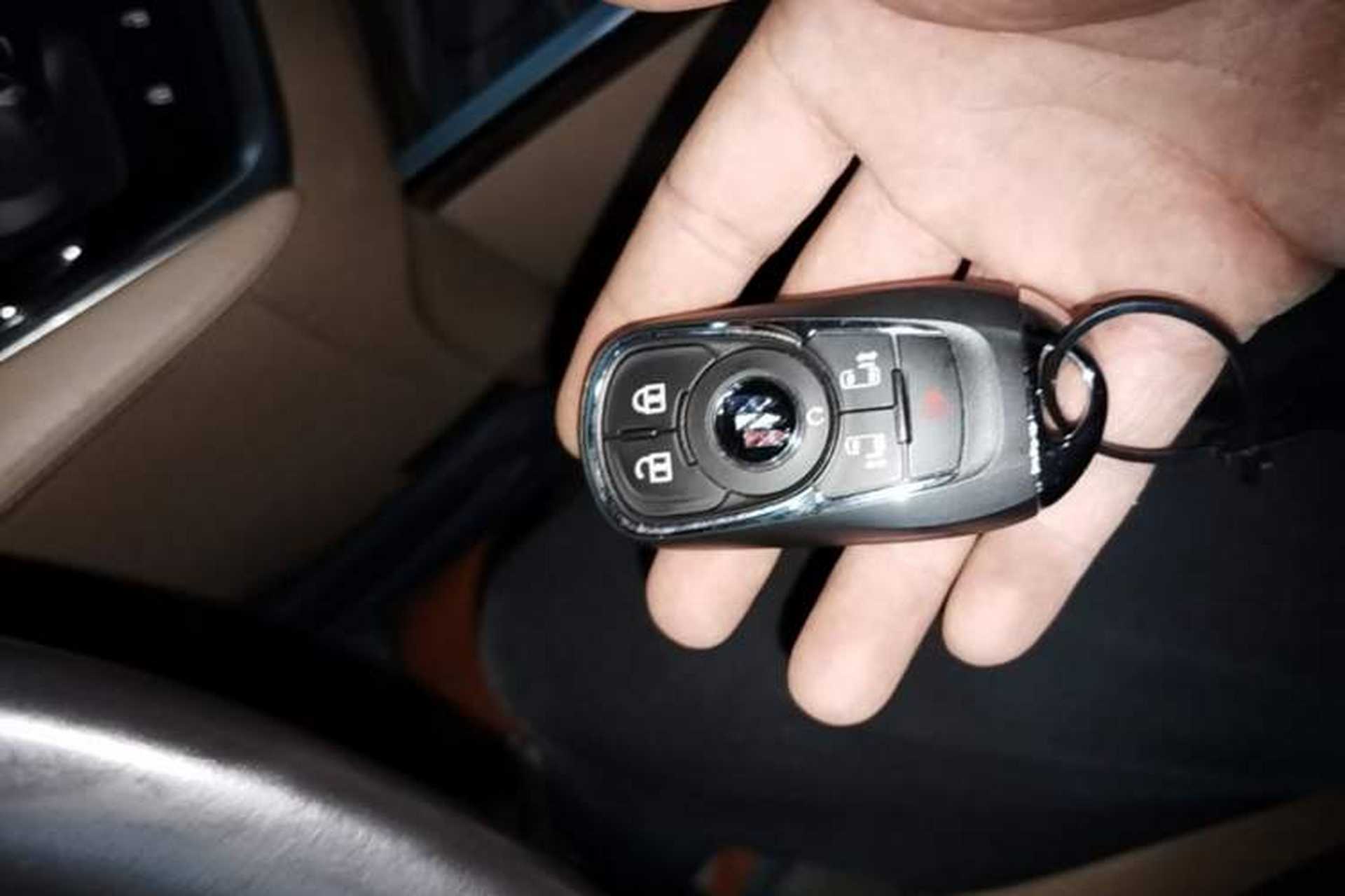 Used Buick GL8 2021 ES Land Cruiser 653T Luxury Edition Vehicle Key