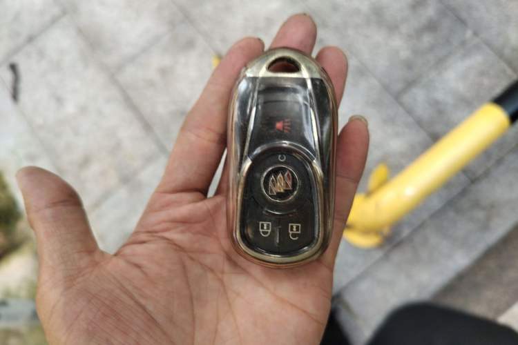 Used Buick GL8 2021 Land Cruiser Executive Class 652T Comfort Model Vehicle Key