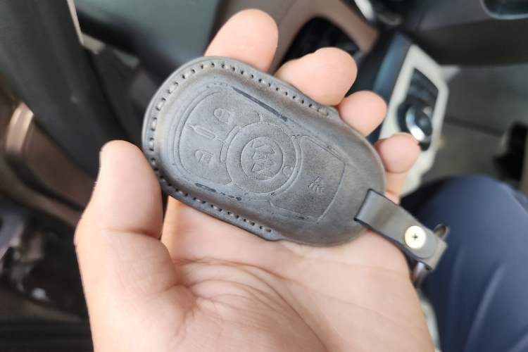 Used Buick GL8 2021 Land Cruiser Executive Class 652T Comfort Model Vehicle Key