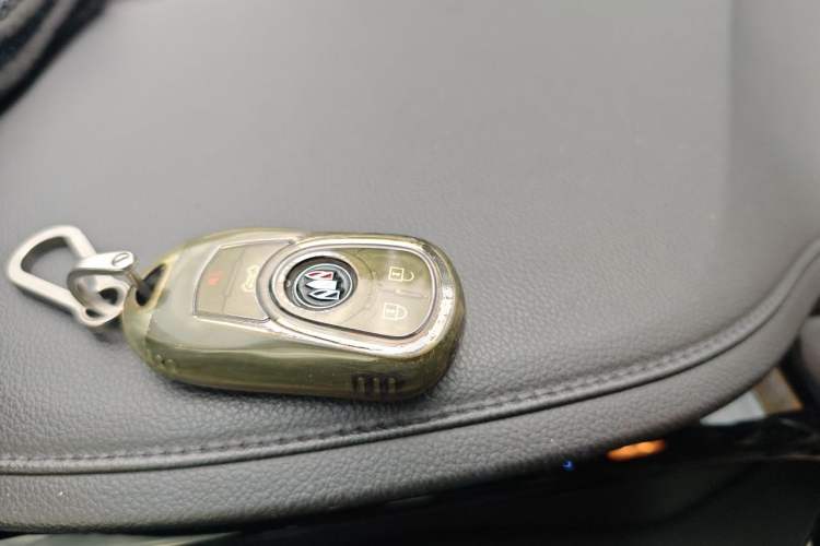Used Buick GL8 2021 Land Cruiser Executive Class 652T Luxury Model Vehicle Key