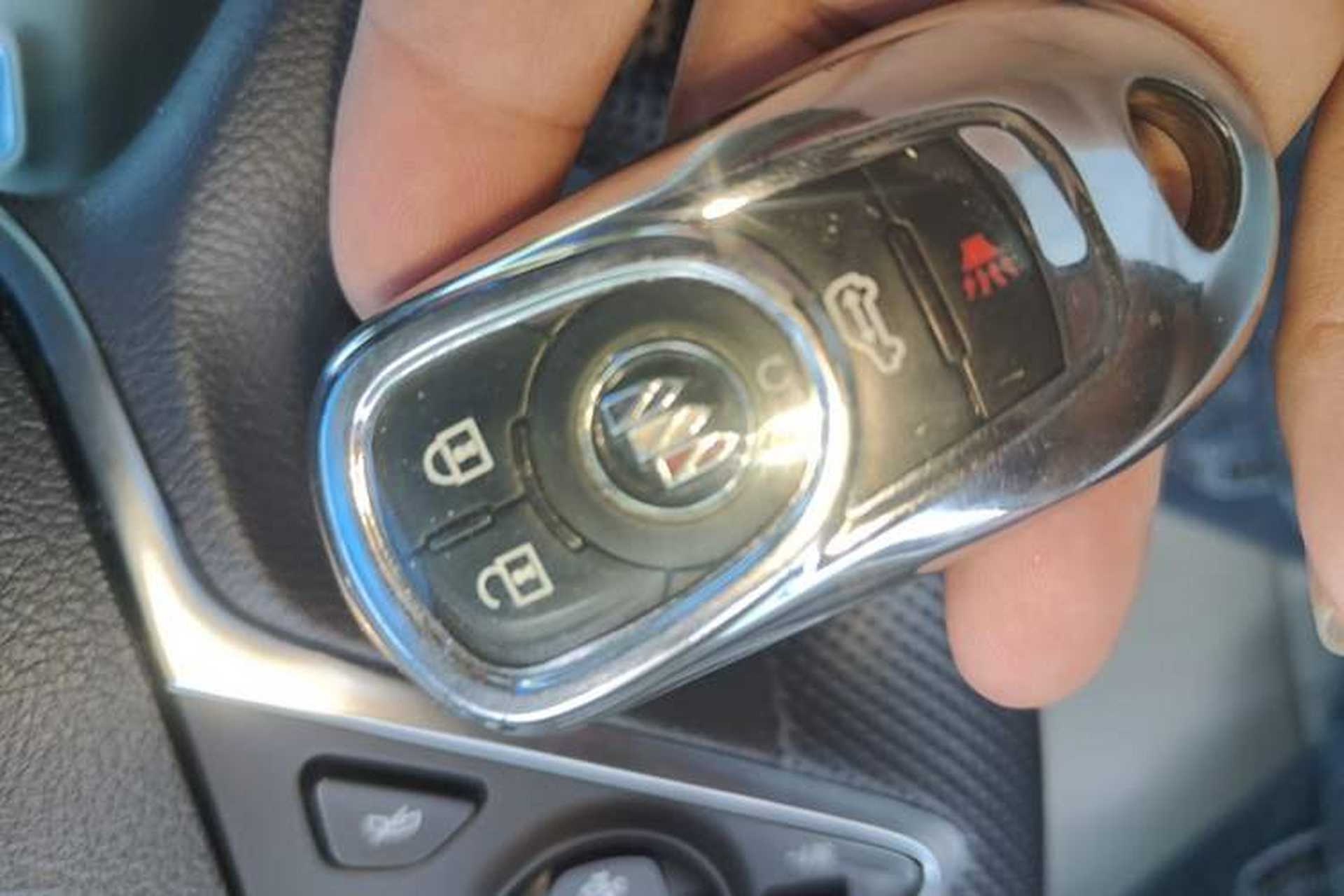 Used Buick GL8 2021 Land Cruiser Executive Class 652T Smart Luxury Model Vehicle Key