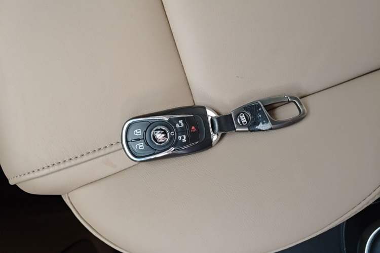 Used Buick GL8 2021 ES Land Cruiser 653T Luxury Edition Vehicle Key