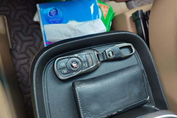 Used Buick GL8 2021 ES Land Cruiser 653T Luxury Edition Vehicle Key