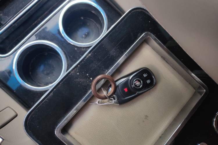 Used Buick GL8 2021 Land Cruiser Executive Class 652T Comfort Model Vehicle Key