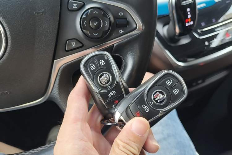 Used Buick GL8 2021 Land Cruiser Executive Class 652T Luxury Model Vehicle Key