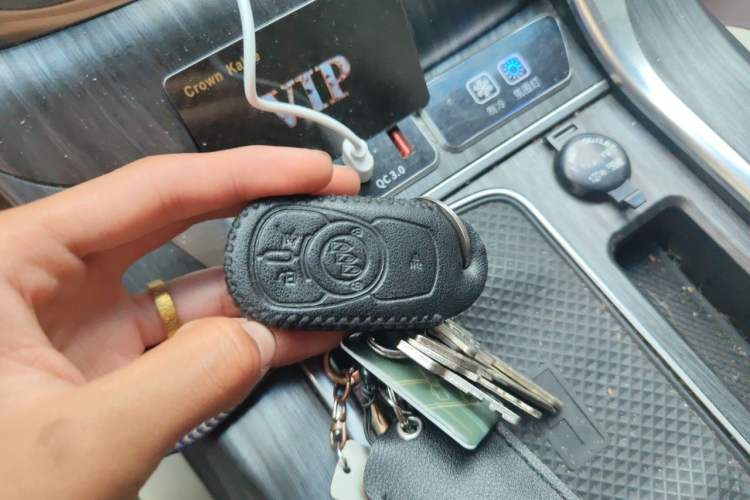 Used Buick GL8 2021 Land Cruiser Executive Class 652T Comfort Model Vehicle Key