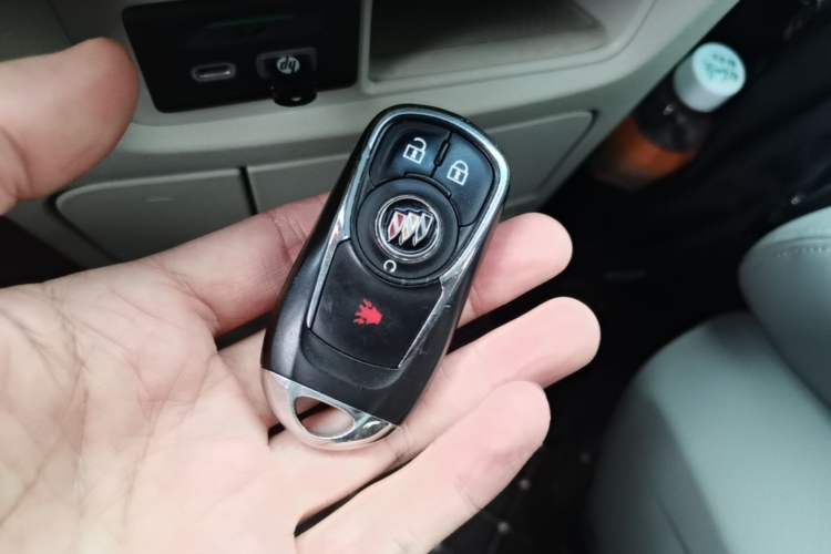 Used Buick GL8 2021 Land Cruiser Executive Class 652T Comfort Model Vehicle Key