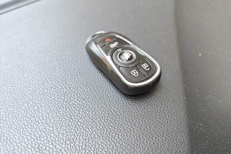 Used Buick GL8 2021 Land Cruiser Executive Class 652T Luxury Model Vehicle Key