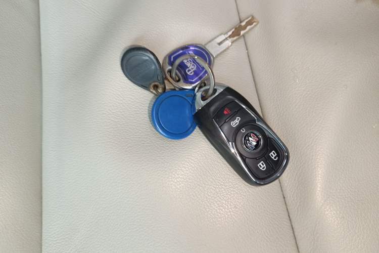 Used Buick GL8 2021 Land Cruiser Executive Class 652T Luxury Model Vehicle Key