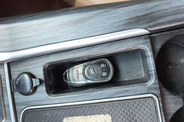 Used Buick GL8 2021 ES Land Cruiser 653T Luxury Edition Vehicle Key