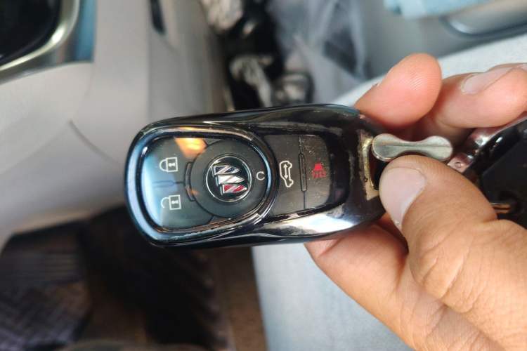 Used Buick GL8 2021 Land Cruiser Executive Class 652T Smart Luxury Model Vehicle Key