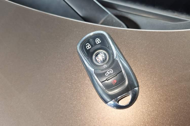 Used Buick GL8 2021 Land Cruiser Executive Class 652T Luxury Model Vehicle Key