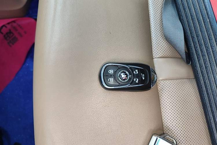Used Buick GL8 2021 ES Landtrek 653T Luxury Model Vehicle Key
