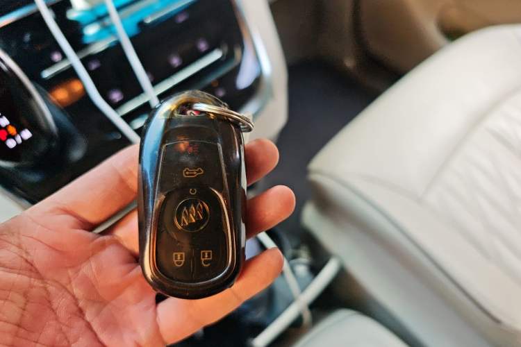 Used Buick GL8 2021 Land Cruiser Executive Class 652T Smart Luxury Model Vehicle Key
