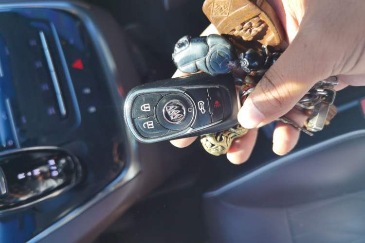 Used Buick GL8 2021 Land Cruiser Executive Class 652T Luxury Model Vehicle Key