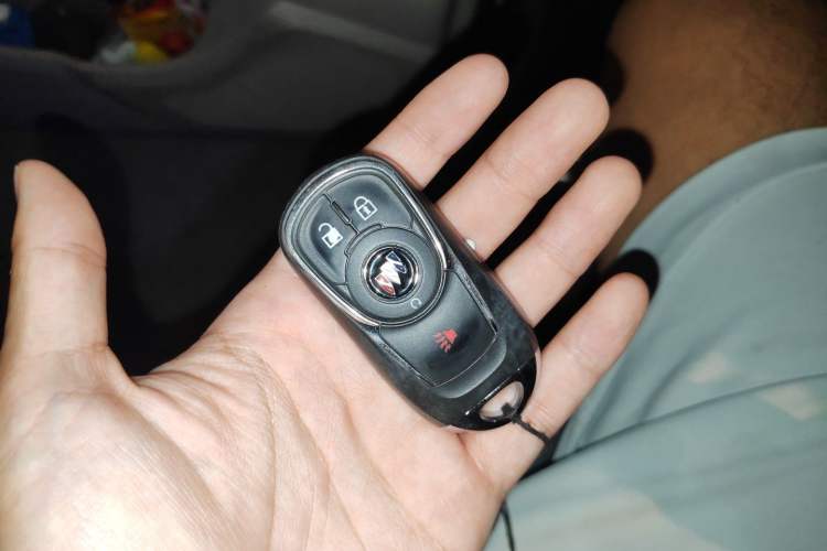 Used Buick GL8 2021 Land Cruiser Executive Class 652T Comfort Model Vehicle Key