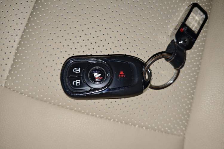 Used Buick GL8 2021 Land Cruiser Executive Class 652T Comfort Model Vehicle Key