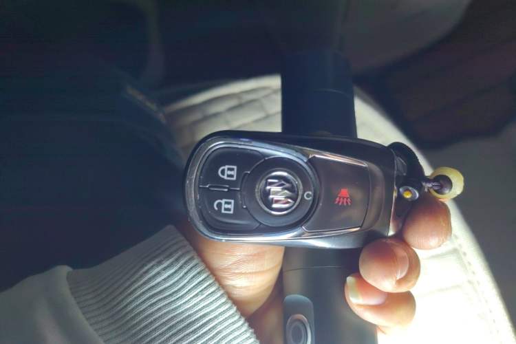 Used Buick GL8 2021 Land Cruiser Executive Class 652T Comfort Model Vehicle Key